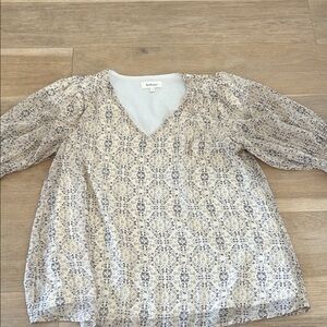 Light Cream Floral V-Neck Puff Sleeve Top